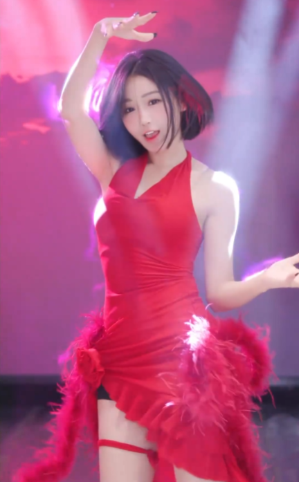 十年擦边为公益？小深深测试某音违规点！张二嫂怒撕陶大帅人设炒作(图4)