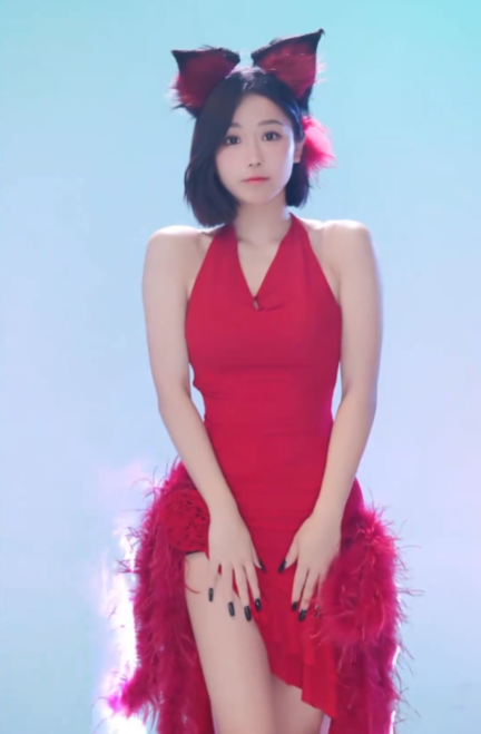 十年擦边为公益？小深深测试某音违规点！张二嫂怒撕陶大帅人设炒作(图5)