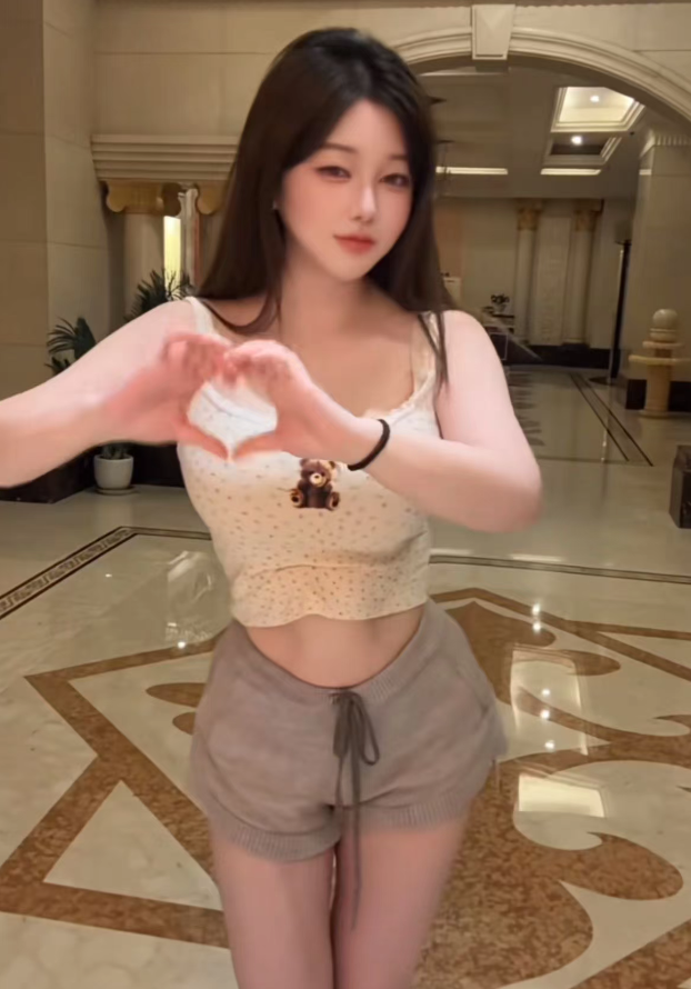 身体一半都是脂肪？刘飞儿体脂48%决心减肥，担心胸会不会也变小(图1)