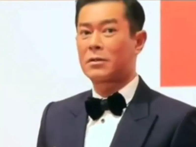 惊掉下巴！5位沉迷整容的男星：后遗症炸裂脸僵如蜡像！太可怕了(图2)