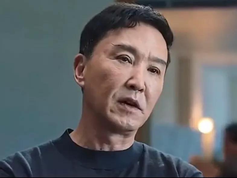 惊掉下巴！5位沉迷整容的男星：后遗症炸裂脸僵如蜡像！太可怕了(图4)