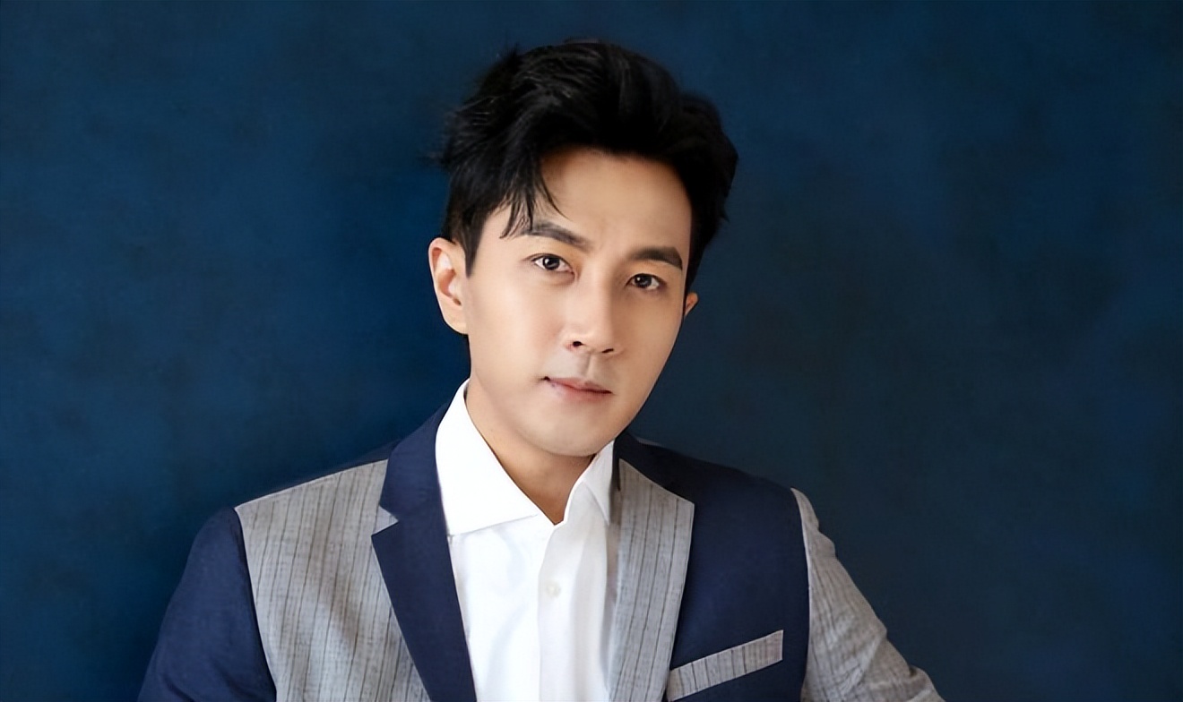 真的没整？靠整容翻身的5位男星，出道前后差距太大你知道吗(图5)