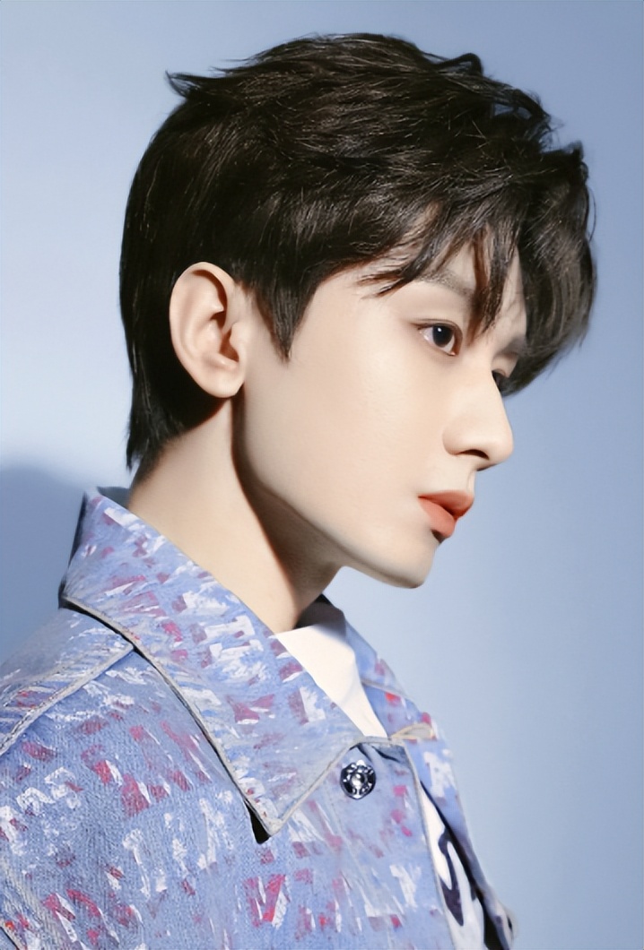 真的没整？靠整容翻身的5位男星，出道前后差距太大你知道吗(图9)