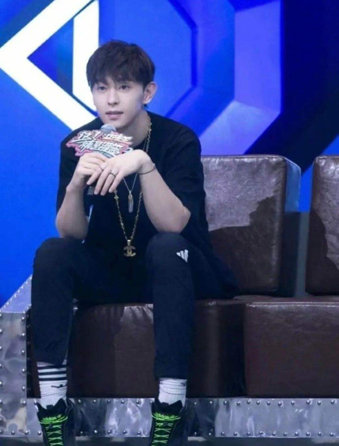 邓伦李沁无名指戴戒指，曾换过情侣头像，是炒作还是恋爱？(图2)