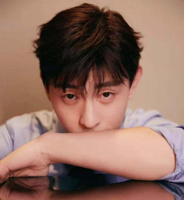 邓伦李沁无名指戴戒指，曾换过情侣头像，是炒作还是恋爱？(图11)