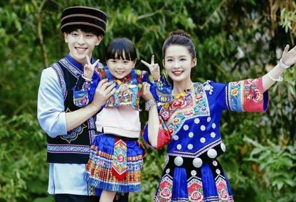 邓伦李沁无名指戴戒指，曾换过情侣头像，是炒作还是恋爱？(图13)