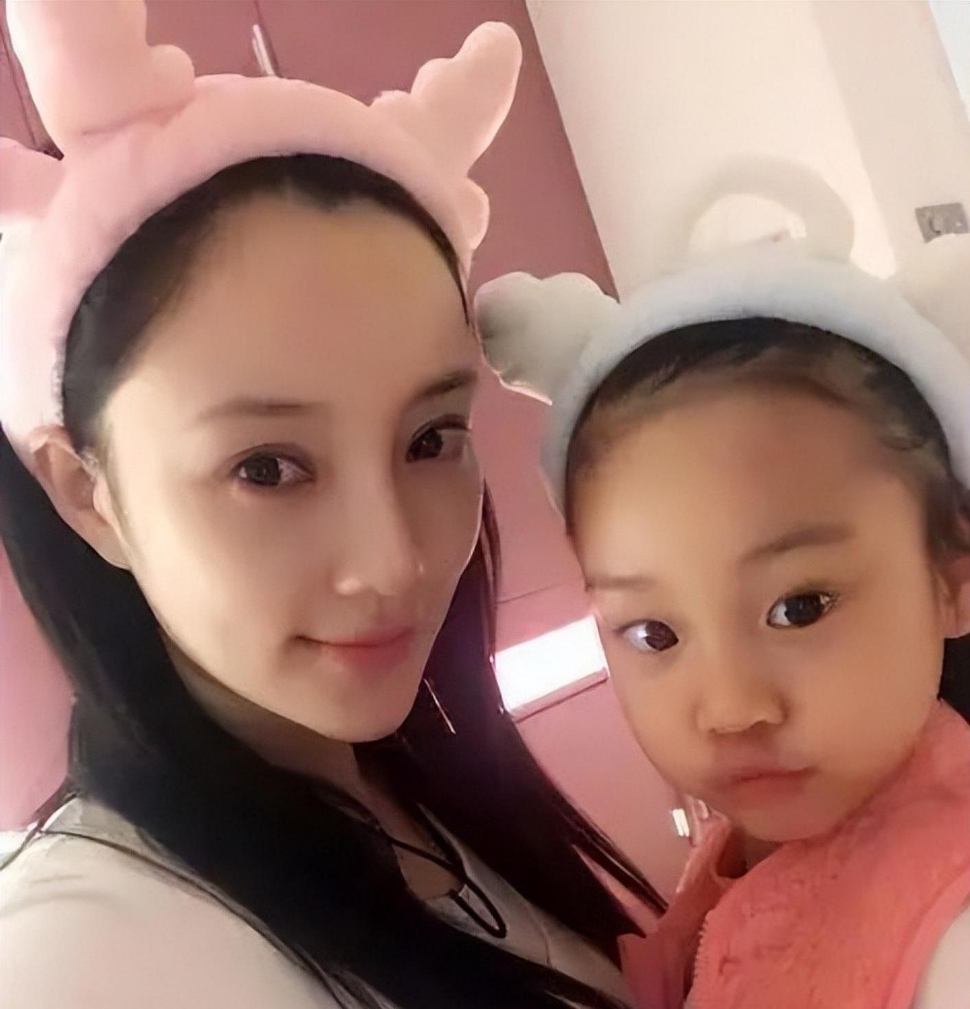 孩子成“照妖镜”?这6位明星整没整容,看孩子就知道了(图29)