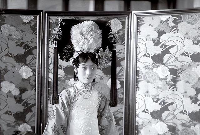 和皇后婉容有染的侍卫,靠着溥仪给的400大洋,如今子孙身价过亿(图7)