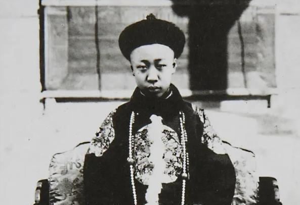 和皇后婉容有染的侍卫,靠着溥仪给的400大洋,如今子孙身价过亿(图8)