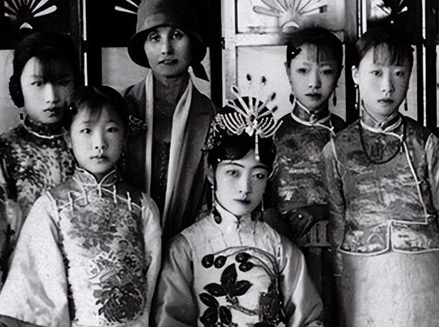 和皇后婉容有染的侍卫,靠着溥仪给的400大洋,如今子孙身价过亿(图9)