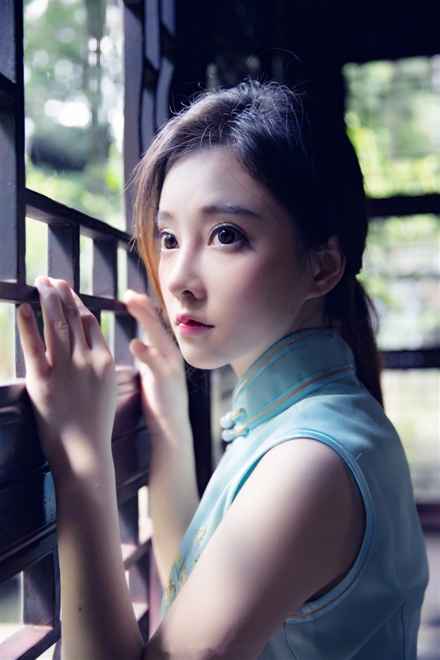 抖音网红美女主播冯提莫清纯可人旗袍写真图集第2张