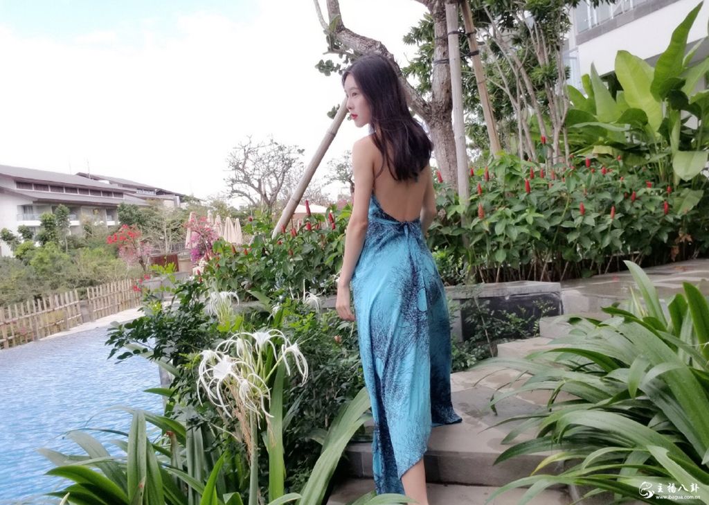 斗鱼直播当红人气主播欢欢女神生活写真照第3张