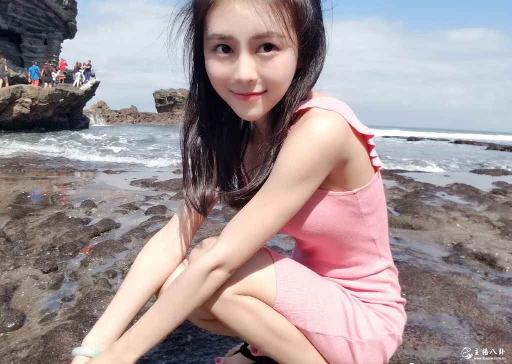 斗鱼直播当红人气主播欢欢女神生活写真照第8张