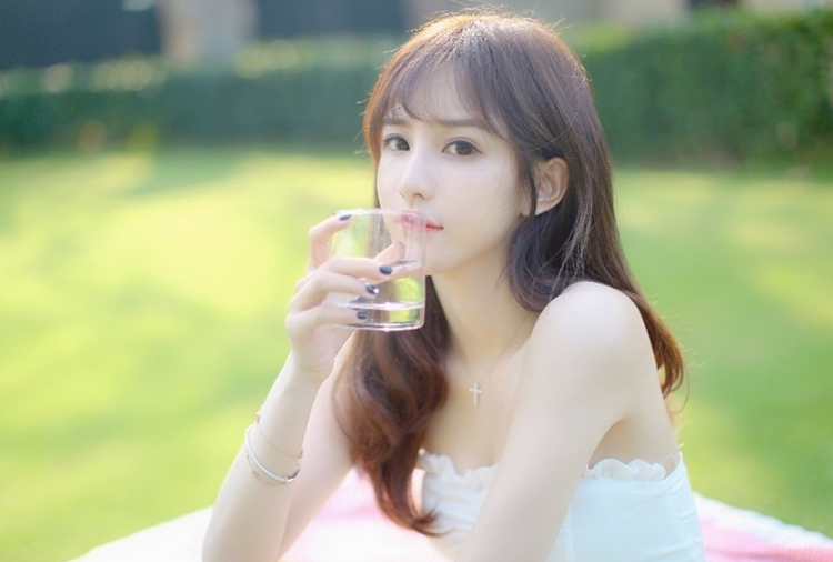 斗鱼人气主播皮皮宝宝清纯写真照片第7张