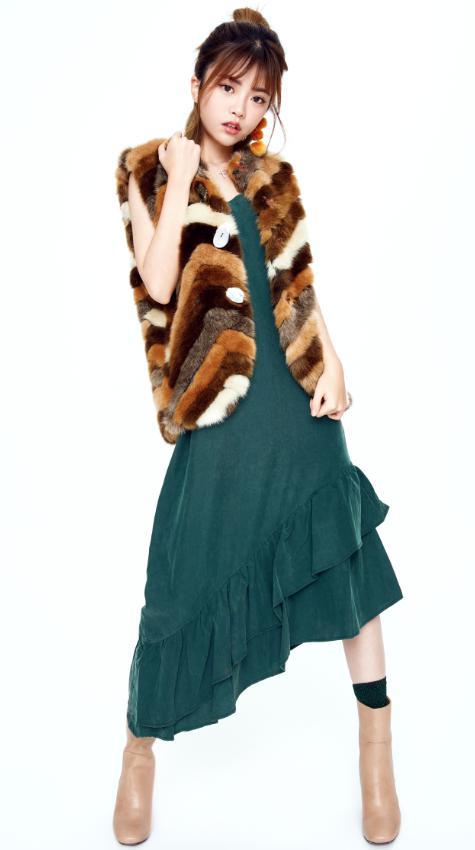 清纯妹子斗鱼主播周淑怡写真照合集第10张