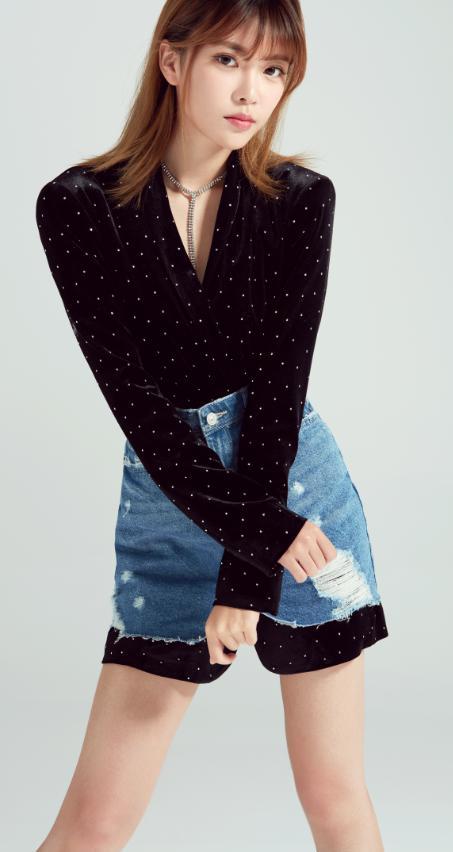 清纯妹子斗鱼主播周淑怡写真照合集第3张