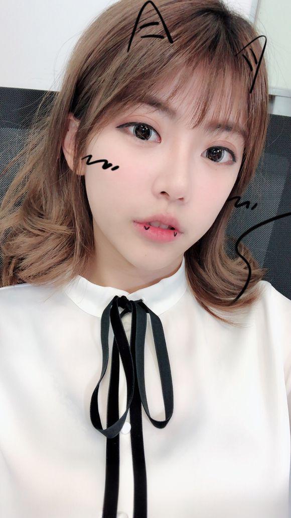 清纯妹子斗鱼主播周淑怡写真照合集第2张