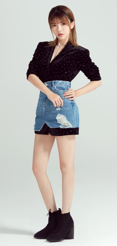 清纯妹子斗鱼主播周淑怡写真照合集第9张