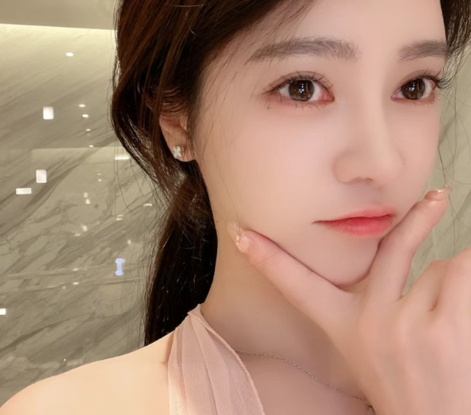 颜值一姐停播多月突降抖音，苦笑自嘲：应该不至于混不好重回斗鱼！(图2)