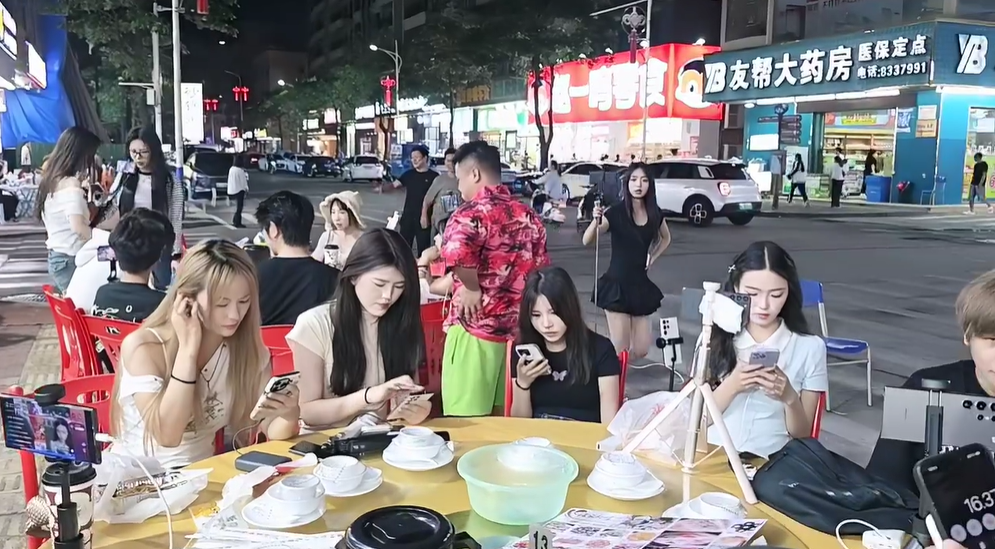 “集梦华子退网？他开播回应！阿布向会长索要赞助！曝出聊天记录！”(图2)