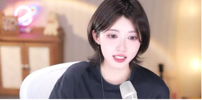 在斗鱼仇人太多混不下去！百级女主播胡嘉一泪崩宣布转战抖音！不愿再被骂晦气！希望能成粉丝的骄傲！(图2)