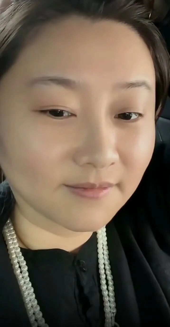 又整了,芮甜甜自爆双眼皮动刀!微凉回应续约YY,爆官方!菲儿素颜开播!大佛嘲网红虚假繁荣!(图2)