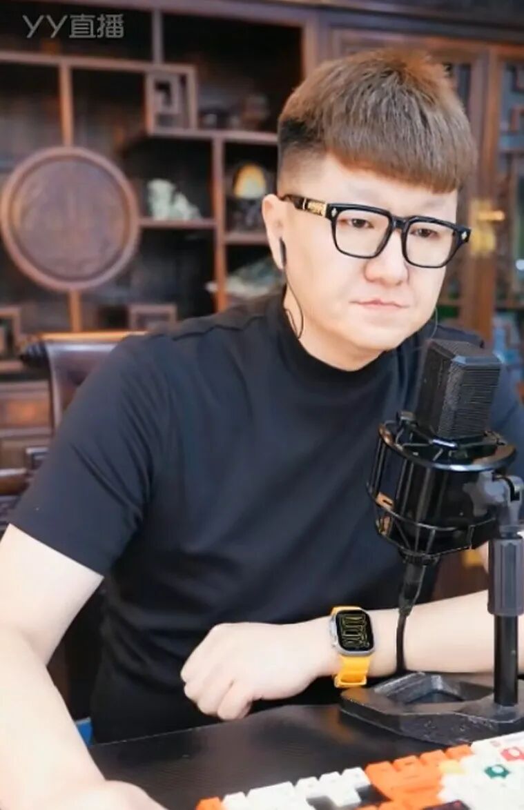 又整了,芮甜甜自爆双眼皮动刀!微凉回应续约YY,爆官方!菲儿素颜开播!大佛嘲网红虚假繁荣!(图3)