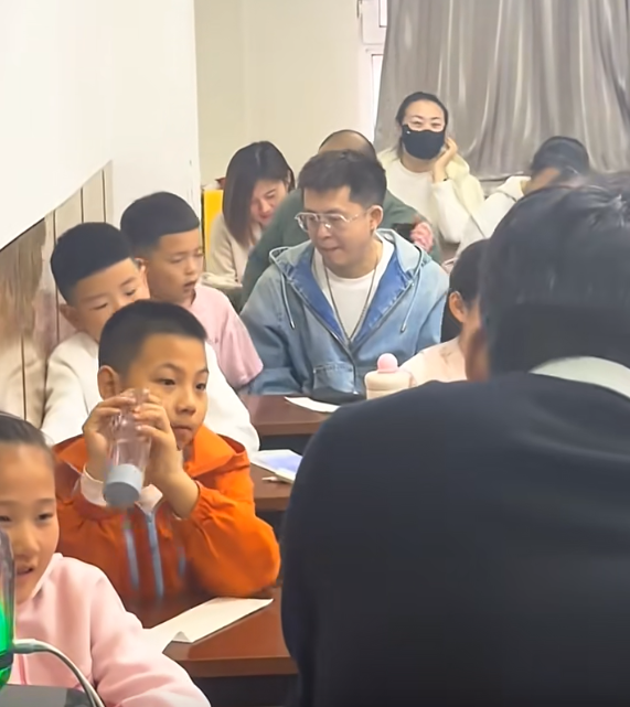 限高了?执行阿哲,YY制裁回应老赖!艾瑞巴蒂复播!王冕陪儿开家长会!(图1)