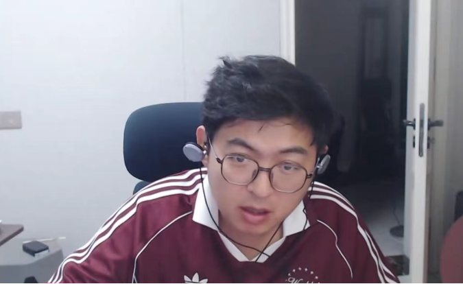 她再整容也没用！百级户外锐评户外一姐！炮轰团播全是小T妹：没文化！对钱没概念！(图2)