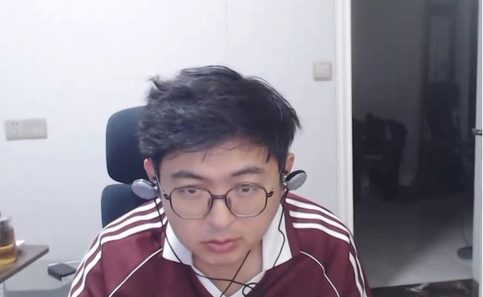 她再整容也没用！百级户外锐评户外一姐！炮轰团播全是小T妹：没文化！对钱没概念！(图3)