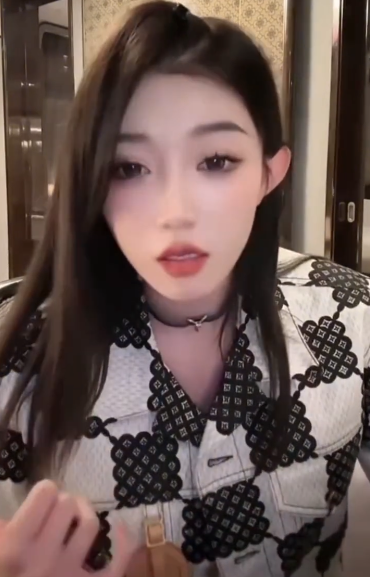 听到PPQ和女性打电话？小伊伊当场翻脸摔东西，沈曼自曝深夜赴约四川可乐至凌晨5点？(图1)