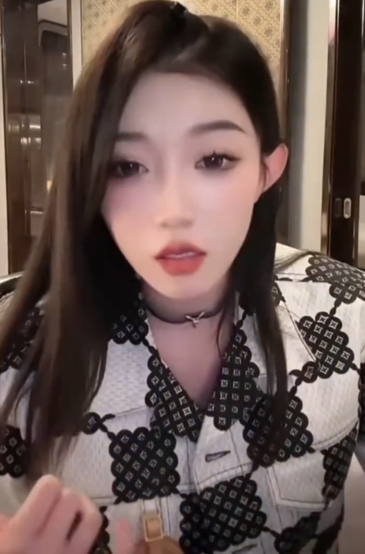 听到PPQ和女性打电话？小伊伊当场翻脸摔东西，沈曼自曝深夜赴约四川可乐至凌晨5点？(图3)