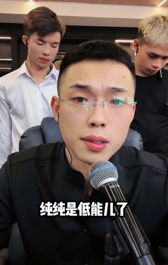 离婚后巴扎黑首次曝光妻子“小冠军”富家女背景，梦瑶惹怒方丈被无限期雪藏？(图5)