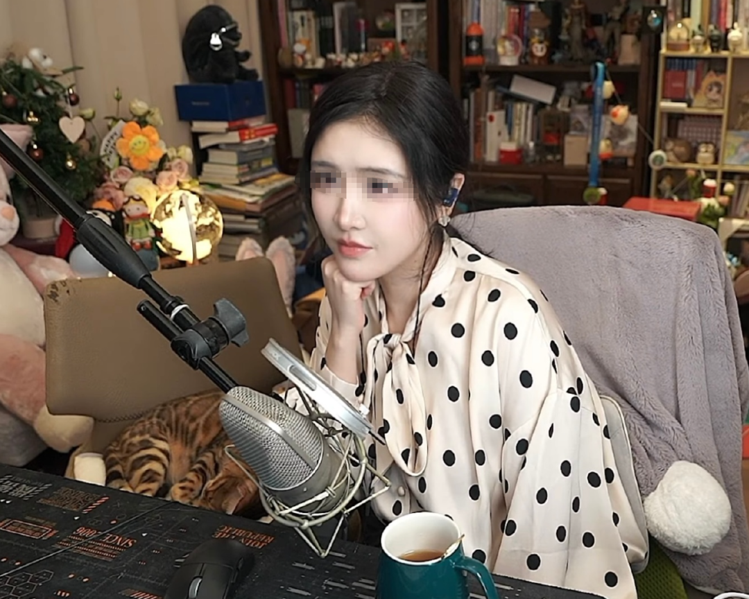 “那个女人”日亏几十万？发姐晒亏损惊呆网友，这不得资产过千万(图2)