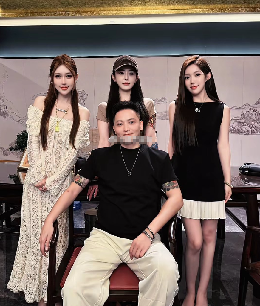 驴姐吐槽二子爷整容：兄弟变“二妹妹”?方丈吐槽自家粉丝“太寒酸”：拿不出手(图3)