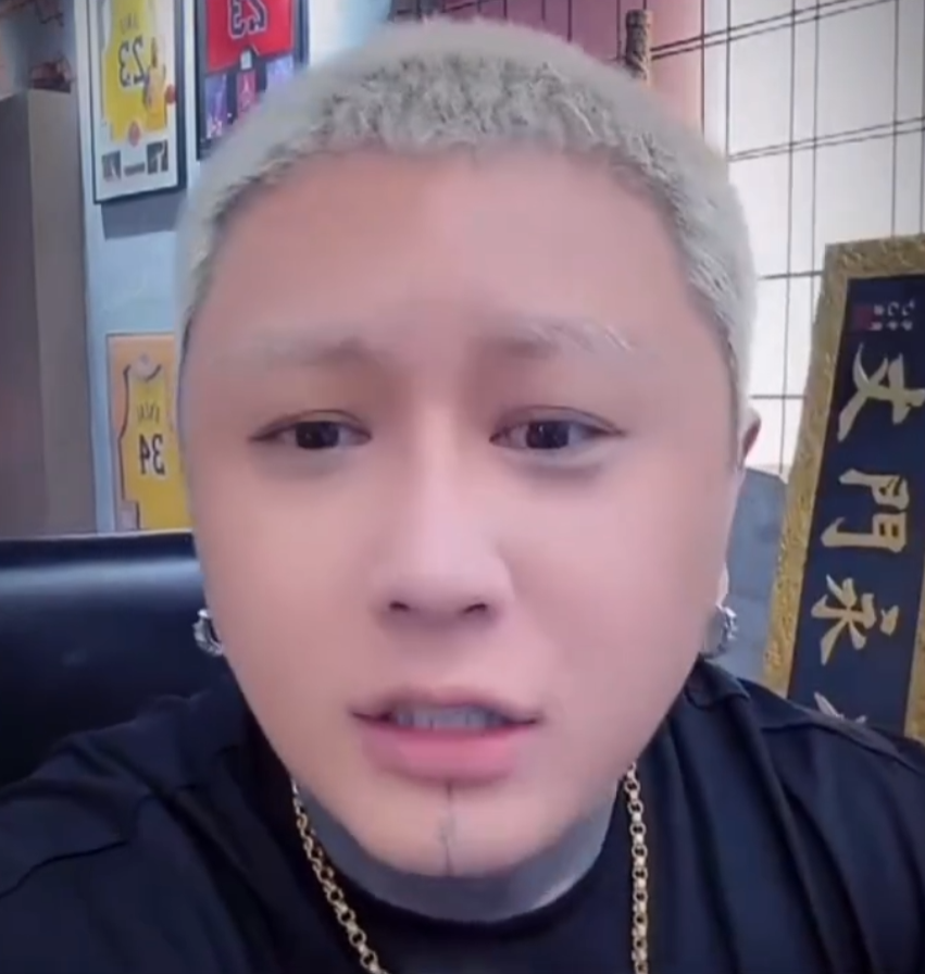 方丈怒怼小冠军闺蜜：别掺和别人家事?驴姐被巴扎黑前妻给气哭(图2)