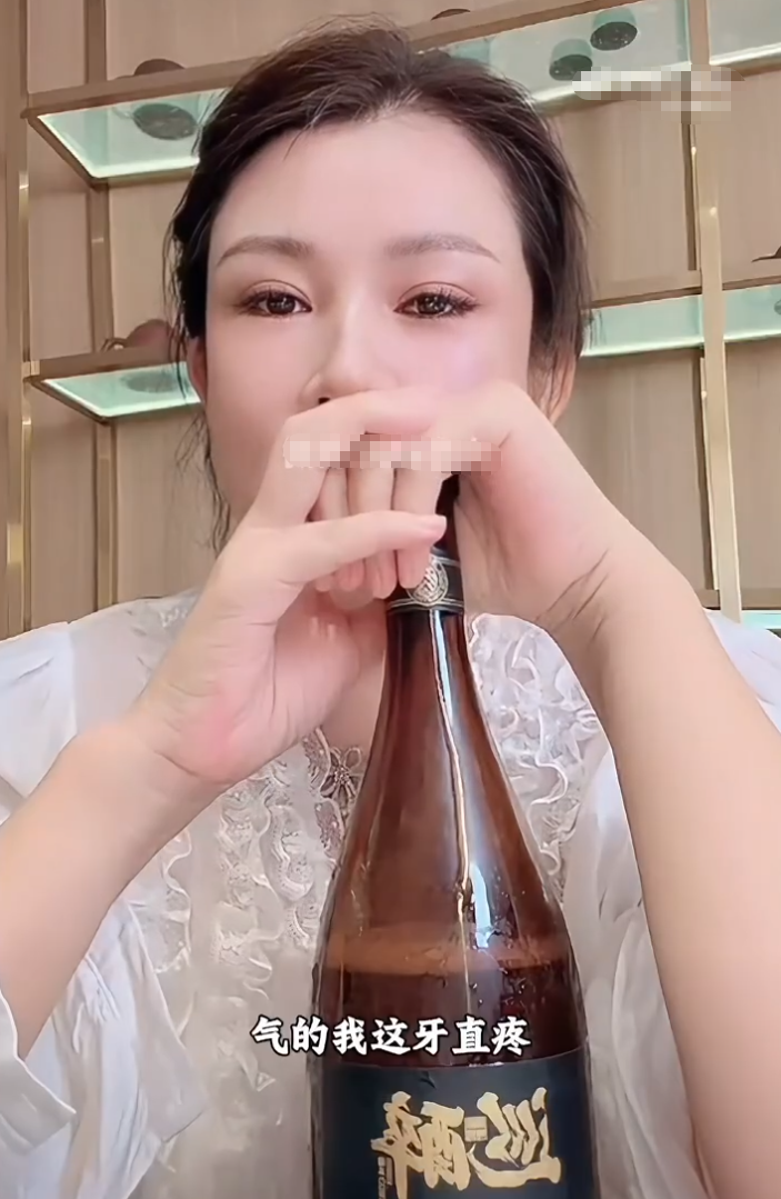 方丈怒怼小冠军闺蜜：别掺和别人家事?驴姐被巴扎黑前妻给气哭(图5)