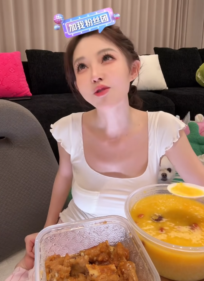 二驴回应JLV大舞台几天就得黄:每天开机费15万,冯提莫自曝想拍AI短剧(图5)