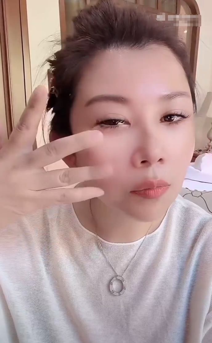 殷世航发文悼念爱犬因中暑去世！40多岁还有爸打是幸福，驴姐自曝被驴爸打了！(图4)