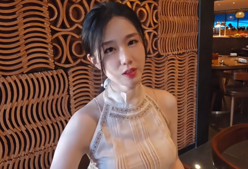 轩子巨2兔酒店换衣忘关镜头,老艺术家险些翻车,画面全程被直播(图7)